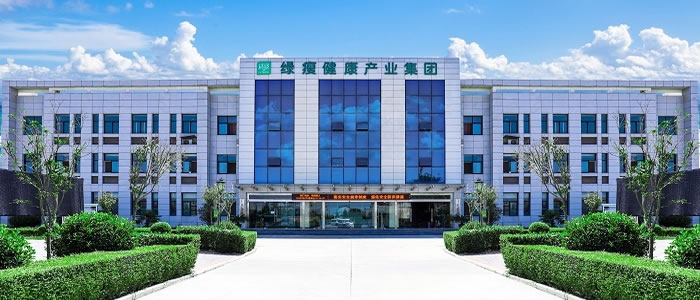 我們講述陜西國仁健康藥業(yè)有限公司總經(jīng)理李曉龍的企業(yè)家故事       由于家庭經(jīng)濟困難，李曉龍從旬邑高中還沒畢業(yè)就開始接受社會的洗禮，打工賺錢補貼家用。在各種行